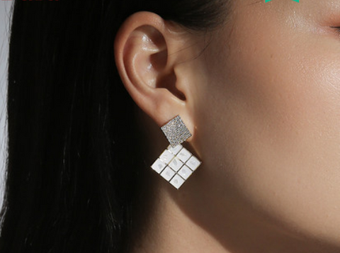 2022 New design fashion Women's geometric diamond earrings