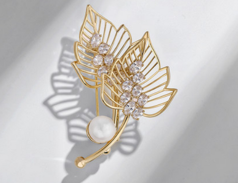 2022 New design fashion Cute hollow leaf brooch